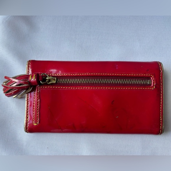 Dooney & Bourke patent continental Leather cluth with gold accents - Picture 4 of 6